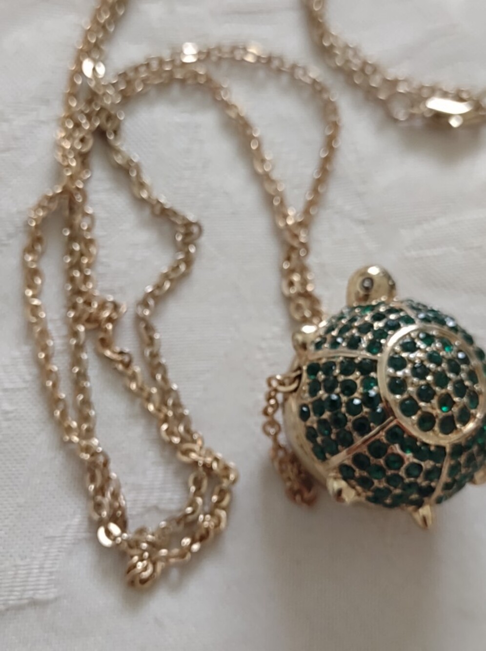 Green Emerald Color Stines Gold Tone Ball Shaped Pendant Chain Necklace